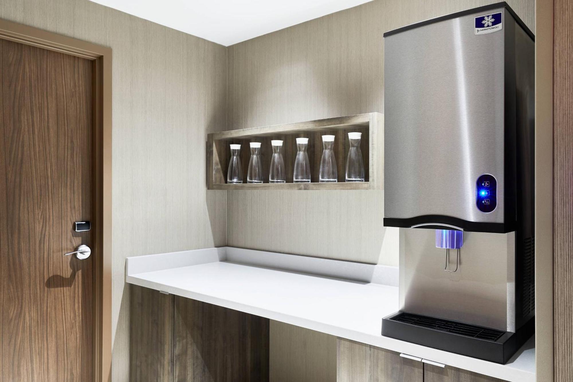 Ac By Marriott Downtown 4*